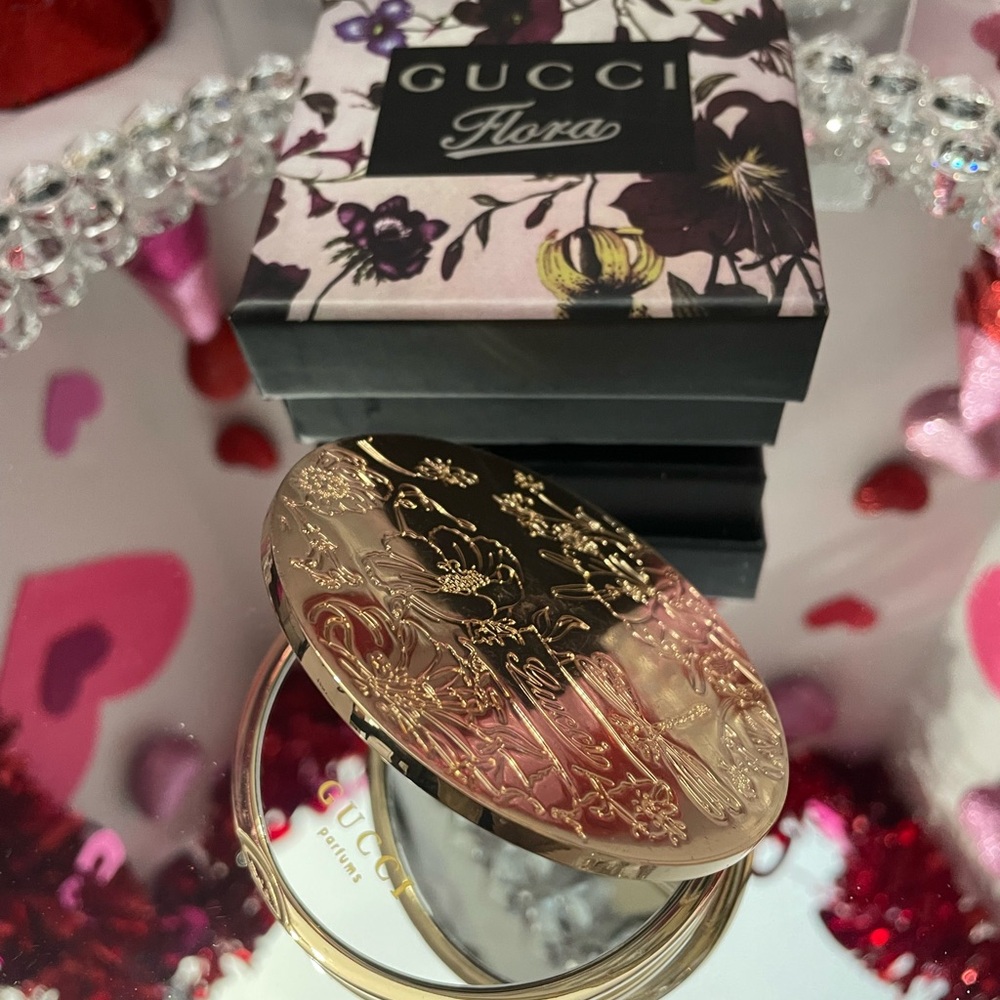 NIB GOLD GUCCI FLORA DOUBLE COMPACT MIRROR 💕